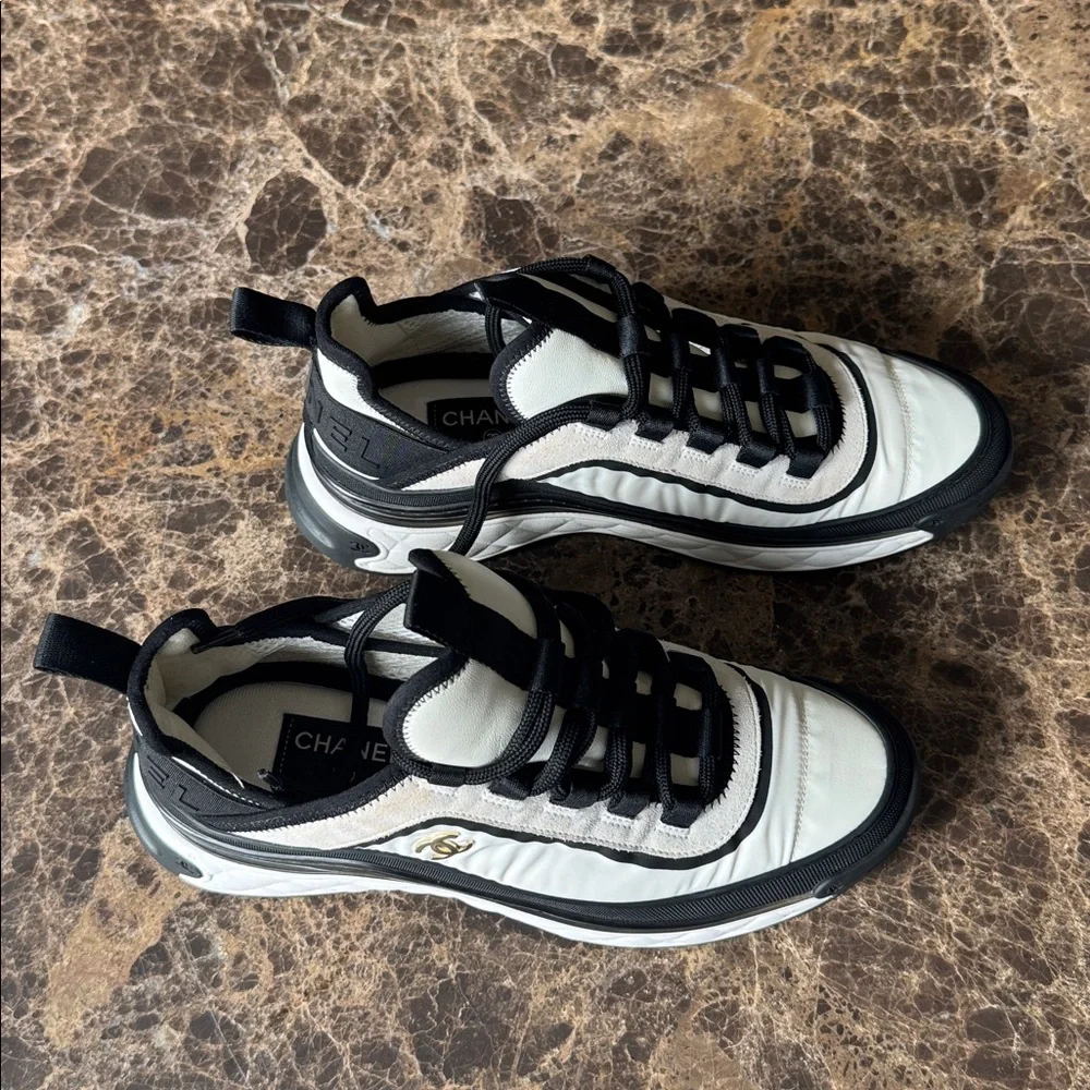 Chanel black white sneakers trainers flats sz 39
